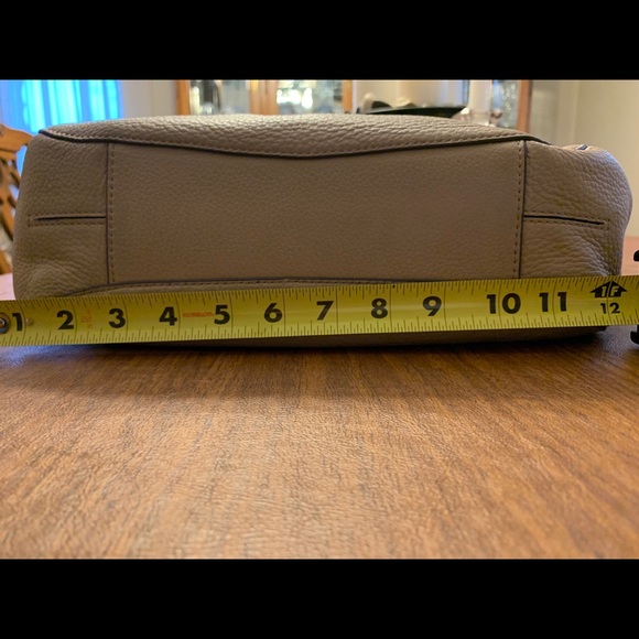 LIKE NEW Michael Kors tan soft leather w/gold bag! - Picture 6 of 8